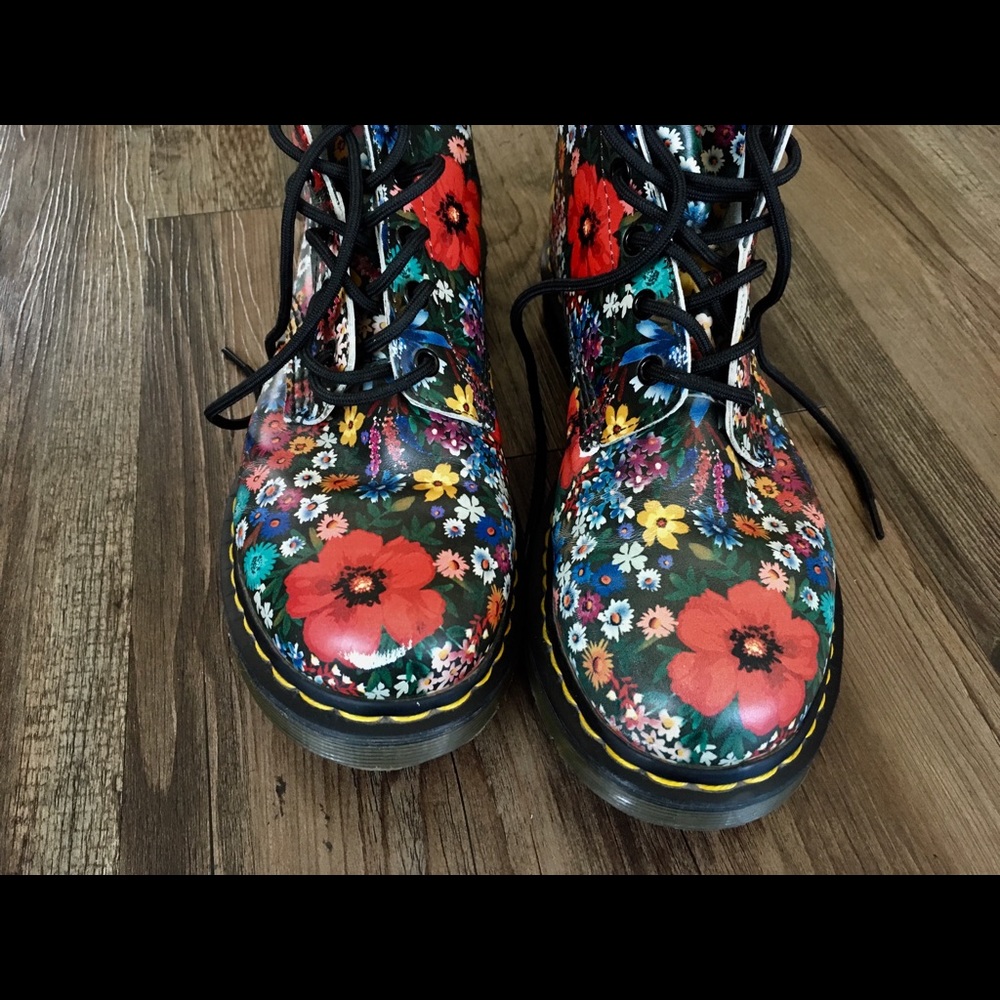 🌺🌼Floral Dr. Martens boots🌺🌻🌸 - Picture 2 of 6